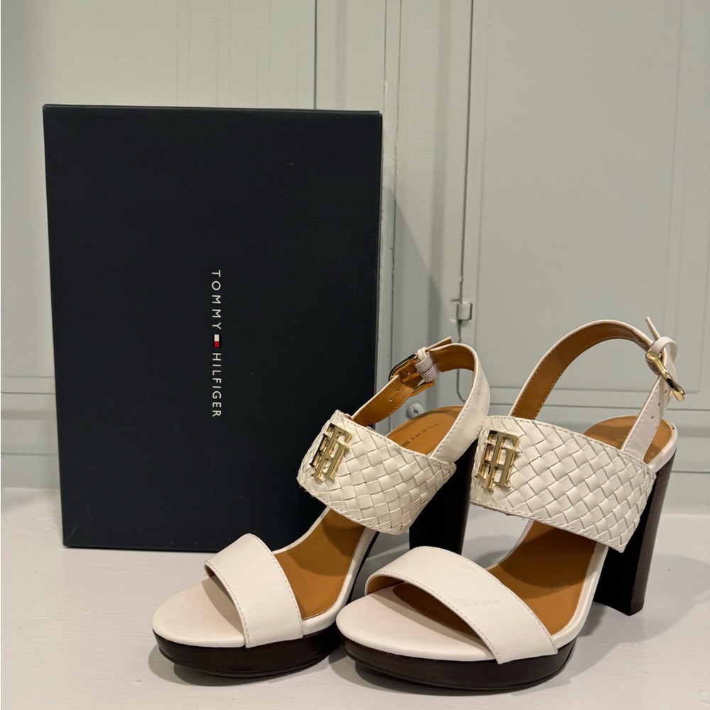 NIB Tommy Hilfiger White Multi  Twevely Sandal